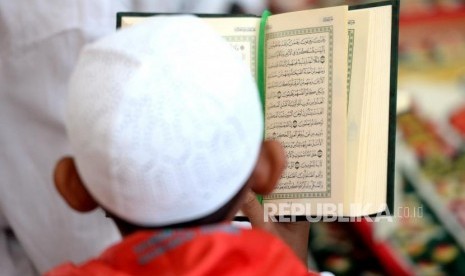 Surabaya akan rutin menggelar khataman Alquran bermunajat kepada Allah SWT. Ilustrasi khataman alquran