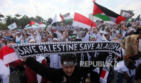 Hundred of thousands of Muslims participate in Action to Defend Palestine 115 at National Monument (Monas) area, Central Jakarta, on Friday (May 11).