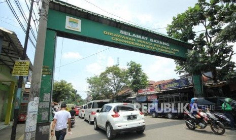 Pintugerbang lokasi wisata kain Cogondewah, Kota Bandung, Ahad (11/3).