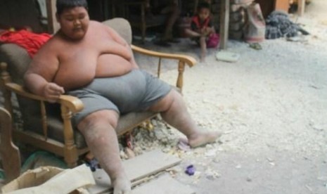  Sungadi (21 tahun) pemuda asal Mondokan Sragen pemilik berat badan 140 kg. Foto/Wardoyo