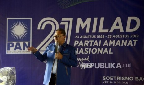 Ketua Umum PAN Zulkifli Hasan memberikan sambutan saat perayaan HUT ke-21 PAN di Pluit, Jakarta, Jumat (23/8/2019).