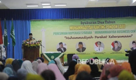  Ketua Umum PP Muhammadiyah Haedar Nashir memberikan sambutan  dalam acara Syukuran Dua Tahun Muhammadiyah Ranting Pondok Labu,Jakarta, Ahad (19/11).