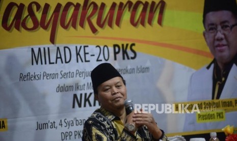 Wakil Ketua Majelis Syuro PKS Hidayat Nur Wahid memberikan refleksi dalam acara tasyakuran milad PKS ke 20 di Kantor DPP PKS, Jakarta, Jumat (20/4).