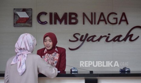 Unit Usaha Syariah (UUS) PT Bank CIMB Niaga Tbk (CIMB Niaga Syariah) terus memperkuat kolaborasi untuk membangkitkan semangat nasabah, komunitas, merchant, dan stakeholders dalam mengejar mimpi di tengah pandemi COVID-19. Upaya tersebut salah satunya diwujudkan dengan menyelenggarakan kegiatan bertajuk 'Kolaborasi Untuk Negeri' secara online di Jakarta, Senin (7/12).