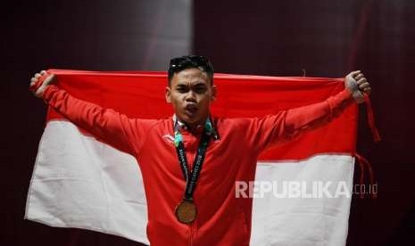  Selebrasi Lifter Indonesia  Eko Yuli  Irawan  usai  memenangkan medali  emas di cabang angkat besi putra nomor 62 Kg Asian Games 2018 di Hall A Kemayoran, Jakarta, selasa (21/8).