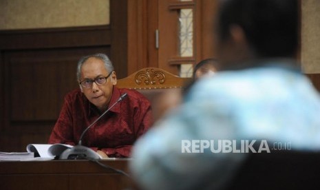 Dokter Rumah Sakit Medika Permata Hijau Bimanesh Sutarjo menjalani sidang lanjutan  di pengadilan Tipikor, Jakarta, Jumat (11/5).