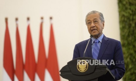 Presiden Kunjungan PM Malaysia. PM Malaysia Mahathir Mohamad memberikan keterangan pers bersama saat kunjungan kenegaraan di Istana Bogor, Jawa Barat, Jumat (29/6).