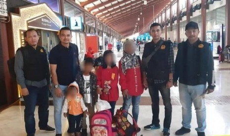 Kantor Imigrasi Cirebon Deportasi 12 WNA