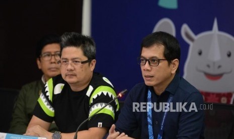 Pembukaan ASIAN Games 2018. Deputi II Games Administration Francis Wanandi (kedua kiri), Koreografer Dany Malik serta Creative Director Opening Ceremony Asian Games Wishnutama (dari kiri)  memberikan keterangan pers terkait pembukaan Asian Games 2018 di Wisma Serbaguna, Gelora Bung Karno, Jakarta, Ahad (27/5).