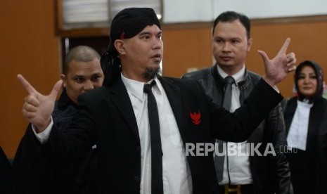 Vonis 1,6 Tahun Ahmad Dhani. Musisi Ahmad Dhani usai mengikuti sidang putusan kasus ujaran kebencian di Pengadilan Negeri Jakarta Selatan, Senin (28/1/2019).