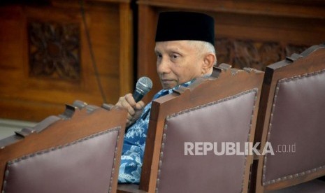 Ketua Dewan Kehormatan PAN Amien Rais memberikan kesaksian dalam sidang kasus dugaan penyebaran berita bohong atau hoaks dengan terdakwa Ratna Sarumpaet di PN Jakarta Selatan, Jakarta, Kamis (4/4).