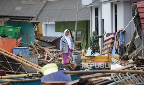 Suasana dampak kerusakan pasca bencana Tsunami di Kawasan Sumur, Pandeglang, Banten, Selasa (25/12).