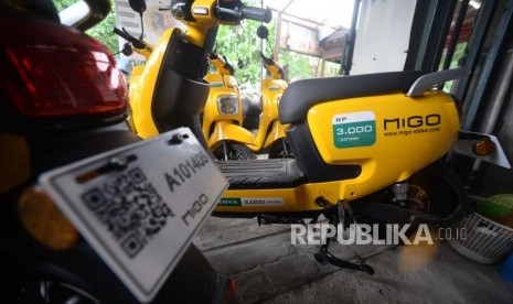 Sepeda listrik  terparkir di  Migo Statsiun kawasan Kebon Kacang, Jakarta Pusat, Rabu (26/12).