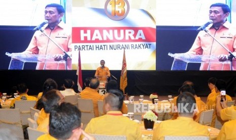 Ketua Dewan Pembina Partai Hanura Wiranto memberikan sambutan saat syukuran lolosnya Partai Hanura pada verifikasi Pemilihan Umum (Pemilu) 2019 di kawasan Kuningan, Jakarta, Kamis (22/2).