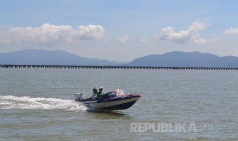 [ilustrasi] Sebuah speed boat dari Tawau Malaysia saat tiba di Pelabuhan Sei Nyamuk Pulau Sebatik Nunukan  dengan latar belakang Tawau Malaysia, Sabtu (27/4). Penyebarangan dengan menggunakan speed boat te