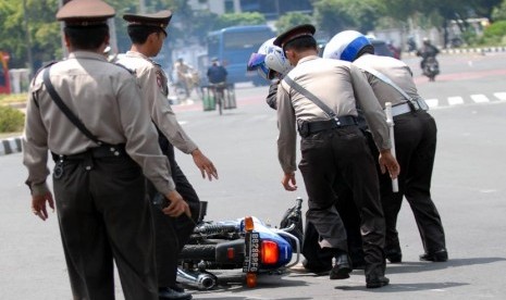 Ilustrasi kecelakaan sepeda motor. Dua remaja Sekolah Menengah Pertama (SMP) berinisial SAS (15 tahun) dan PP (14) mengalami kecelakaan tunggal di Kampung Bojonggaling, Desa Jambenenggang, Kecamatan Kebonpedes, Kabupaten Sukabumi. 