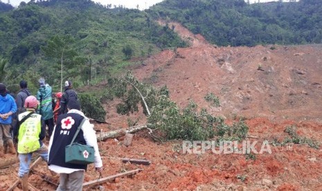 Lokasi longsor di Kampung Cimapag, Desa Sirnaresmi Kecamatan Cisolok, Kabupaten Sukabumi Selasa (1/1).