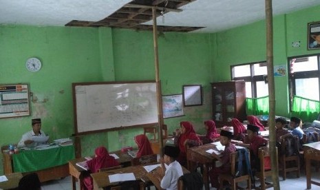  Siswa kelas 4 dan 5 SDN 1 Ciawang, Kecamatan Leuwisari, Kabupaten Tasikmalaya,