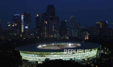 Wajah Baru Stadion Utama Gelora Bung Karno pada malam hari usai renovasi.