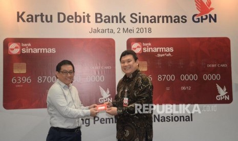 Direktur Utama Bank Sinarmas Frenky Tirtowijoyo (kanan). PT Bank Sinarmas Tbk berupaya melakukan inovasi dalam mengembangkan layanan digitalnya. Hal ini bertujuan untuk memberikan layanan prioritas melalui aplikasi mobile banking Simobiplus.