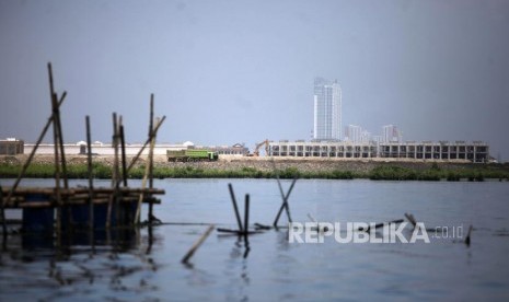 Suasana proyek reklamasi Pulau D di Teluk Jakarta, Kamis (15/3).