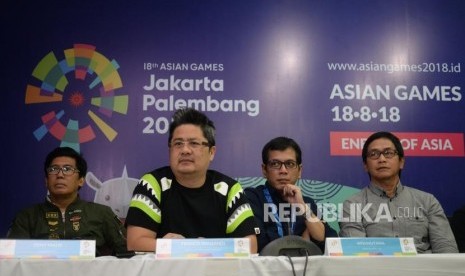 Pembukaan ASIAN Games 2018. Deputi II Games Administration Francis Wanandi (kedua kiri), Koreografer Dany Malik, Creative Director Opening Ceremony Asian Games Wishnutama, Music Director Addie MS (dari kiri)  memberikan keterangan pers terkait pembukaan Asian Games 2018 di Wisma Serbaguna, Gelora Bung Karno, Jakarta, Ahad (27/5).