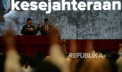 Presidential candidate number 02 Prabowo Subianto accompanied by his running mate, Sandiaga Uno delivers a speech at Jakarta Convention Center, Monday (Jan 14).