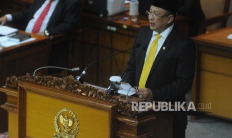 Pidato Ketua DPR RI. Ketua DPR RI baru Bambang Soesatyo memberikan sambutan usai pelantikan Ketua DPR RI baru  di Komplek DPR Ri, Jakarta, Senin (15/1).