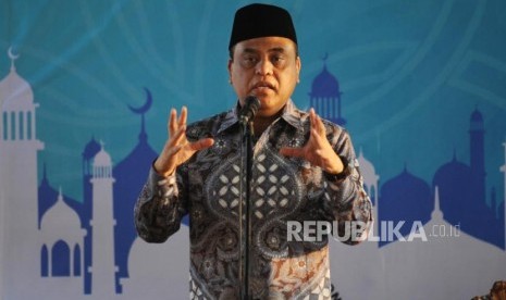 Wakil Ketua Umum Dewan Masjid yang juga Wakapolri Komjen Syafruddin memberikan sambutan pada peluncuran Gerakan Nasional Mencintai Al Quran (Ku Cinta Al Quran ) di Masjid Istiqlal, Jakarta, Senin (4/6).