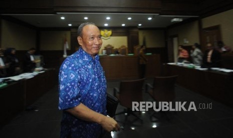 Terpidana  Sugiharto berjalan  usai memberikan keterangan sebagai saksi untuk kasus tindak pidana korupsi KTP Elektronik Setya Novanto  dalam sidang lanjutan di Pengadilan tindak pidana korupsi, Jakarta, Kamis (25/1).