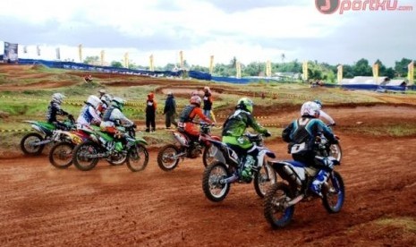 Sirkuit Tak Siap, Hajatan Grand Final Grasstrack 2012 Tertunda