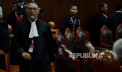 Tim Kuasa Hukum Prabowo-Sandi, Bambang Widjojanto saat menghadiri sidang lanjutan Perselisihan Hasil Pemilihan Umum (PHPU) Pemilihan Presiden (Pilpres) 2019 di Gedung Mahkamah Konstitusi, Jakarta, Rabu (19/6).