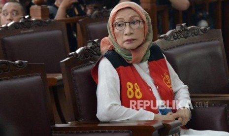 Terdakwa kasus duagaan penyebaran berita bohong atau hoaks Ratna Sarumpaet bersiap menjalani sidang perdana di Pengadilan Negeri Jakarta Selatan, Kamis (28/2).