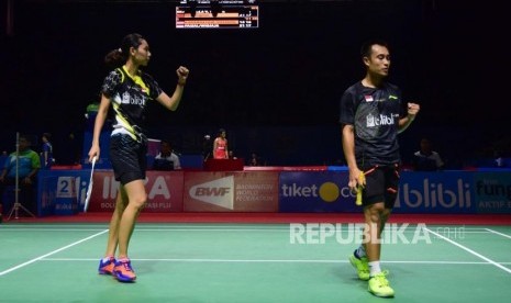  Selebrasi Pebulu tangkis ganda campuran   Hafiz Faizal dn Gloria Emanuaelle saat melawan ganda campuran  Indonesia Ricky Karandasuwardi dalam  Turnamen Bulu Tangkis Blibli Indonesian Open 2018 di Istora Senayan, Jakarta, Jumat (6/7).