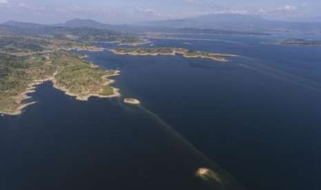 Foto aerial suasana Waduk Jatigede di Sumedang, Jawa Barat, Senin (9/7).