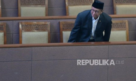 Menteri Agama Lukman Hakim Saifuddin saat mengikuti Rapat Paripurna di Kompleks Parlemen Senayan, Jakarta, Selasa (24/9).