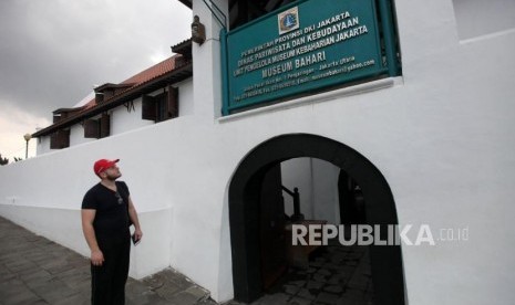 Wisatawan mancanegara mengunjungi Museum Bahari di Penjaringan, Jakarta, Rabu (24/1).