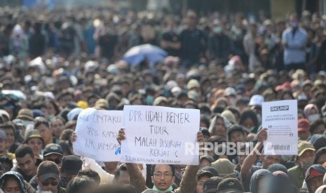 Aksi Mahasiswa Gejayan Memanggil. Mahasiswa dari berbagai kampus turun menggelar aksi unjuk rasa di Jalan Gejayan, Yogyakarta, Senin (23/9/2019).