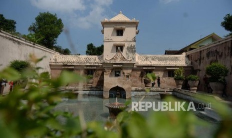 Destinasi Wisata Favorit. Wisatawan domestik mengunjungi komplek eisata Taman Sari di Yogyakarta, Kamis (6/6/2019).