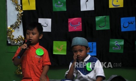 Open House El Fawaz. Pelajar mengikuti lomba Tahfizh Al-Quran pada rangkaian kegiatan Open House SDIT Al-Quran El Fawaz di Gedung El Fawaz, Mampang, Jakarta Selatan, Sabtu (4/11).