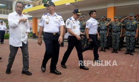 Menteri Perhubungan Budi Karya Sumadi mengunjungi Sekolah Tinggi Ilmu Pelayaran (STIP) di Marunda, Jakarta, Ahad (7/1).