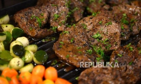 Steak ala restoran juga bisa dibuat sendiri di rumah.