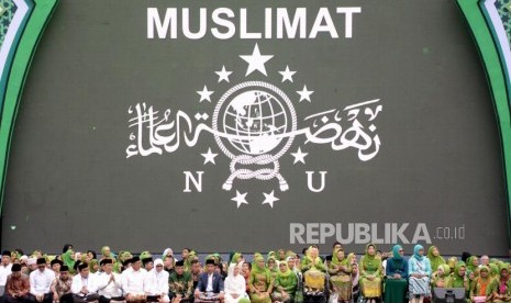 Presiden Joko Widodo mengahdiri Harlah Ke-73 Muslimat NU di Stadion Utama Gelora Bung Karno, Senayan, Jakarta, Ahad (27/1).