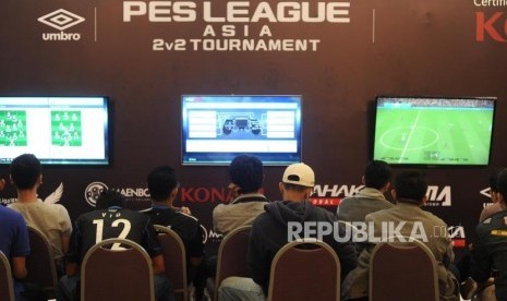 Ilustrasi e-Sport. Peserta PES LEAGUE sedang bertanding.