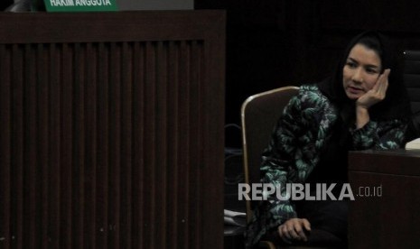 Terdakwa kasus suap pemberian izin lokasi perkebunan di Kutai Kartanegara Rita Widyasari saat menjalani sidang lanjutan di Pengadilan Tipikor, Jakarta, Rabu (14/3).