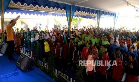 Dongeng Untuk Anak Disabilitas. Anak-anak penyandang disabilitas mendengarkan dongeng di Museum Benteng Vredeburg, Yogyakarta, Kamis (19/9/2019).