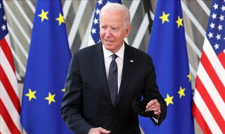 Presiden Amerika Serikat Joe Biden menandatangani undang-undang yang menetapkan hari perayaan emansipasi kulit hitam Amerika dari perbudakan sebagai hari libur federal.