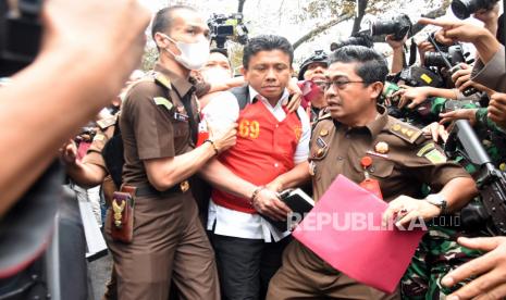 Mantan Kadiv Propam Polri Irjen Ferdy Sambo saat proses pelimpahan berkas perkara tahap dua di Gedung Kejaksaan Agung, Jakarta Selatan, Rabu (5/10/2022).