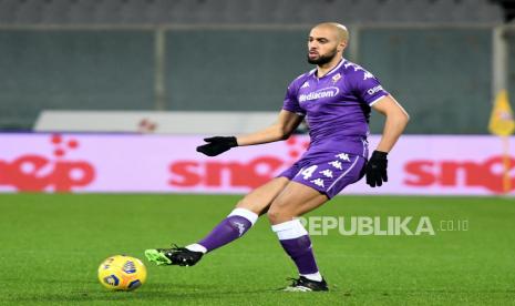  Gelandang Fiorentina asal Maroko, Sofyan Amrabat.