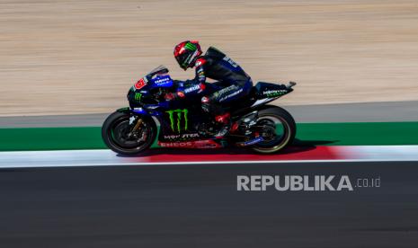  Pembalap tim Monster Energy Yamaha MotoGP asal Prancis, Fabio Quartararo, beraksi saat sesi pemanasan untuk Motorcycling Grand Prix Portugal di trek balap Algarve International di Portimao, Portugal selatan, 18 April 2021.